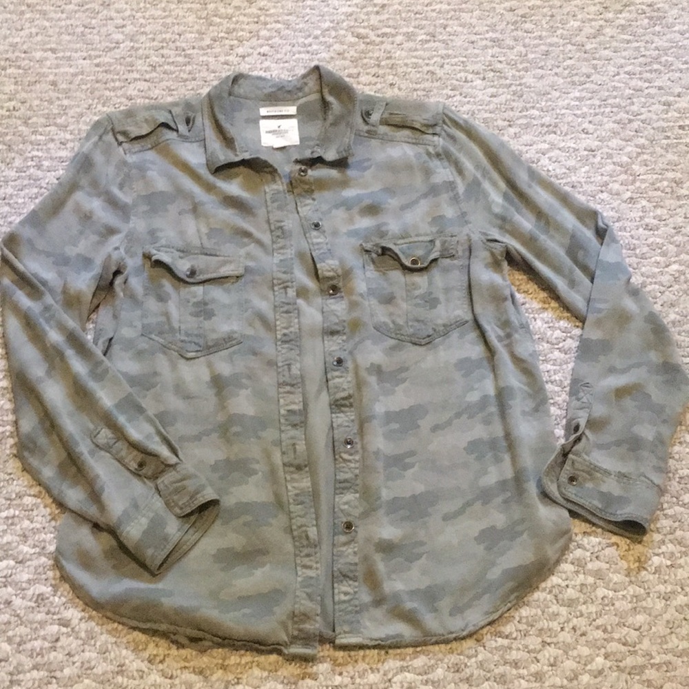 American Eagle Camo boyfriend fit blouse